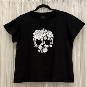 🔥4/$20 SHEIN Black Tee with White Floral Skull Graphic